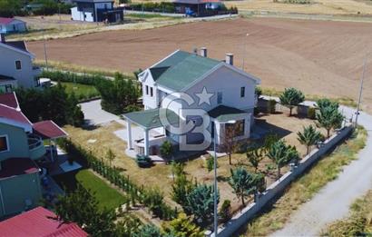 GÖLBAŞI KARŞIYAKA’DA EŞSİZ VİLLA 