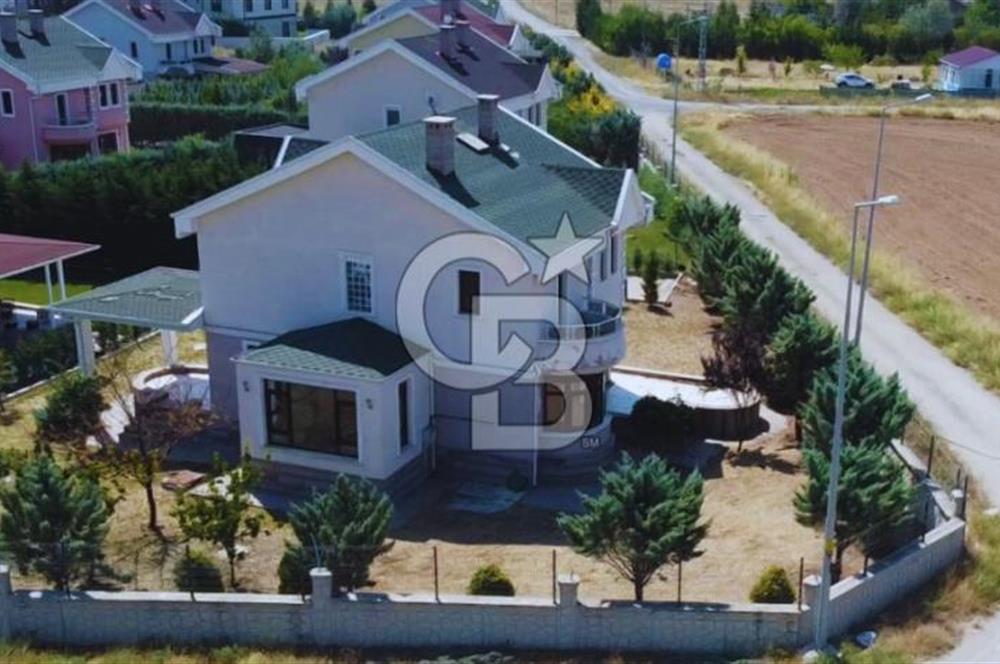 GÖLBAŞI KARŞIYAKA’DA EŞSİZ VİLLA 