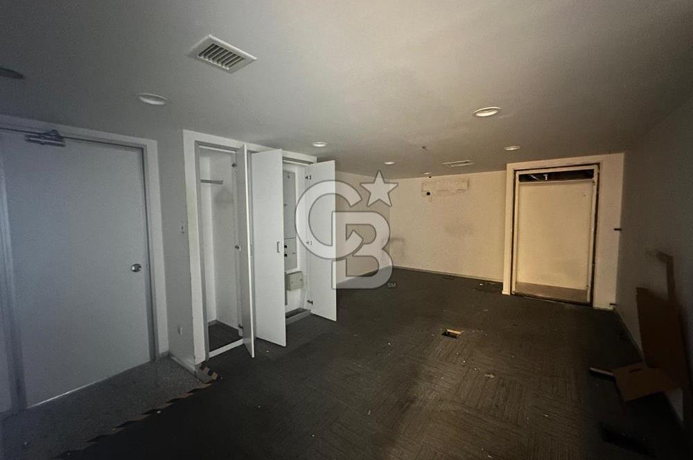 Bostancı Sanayi Sitesi 'nde Tabela Değeri Yüksek Kiralık Dükkan