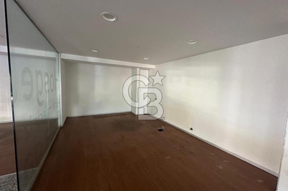 Bostancı Sanayi Sitesi 'nde Tabela Değeri Yüksek Kiralık Dükkan