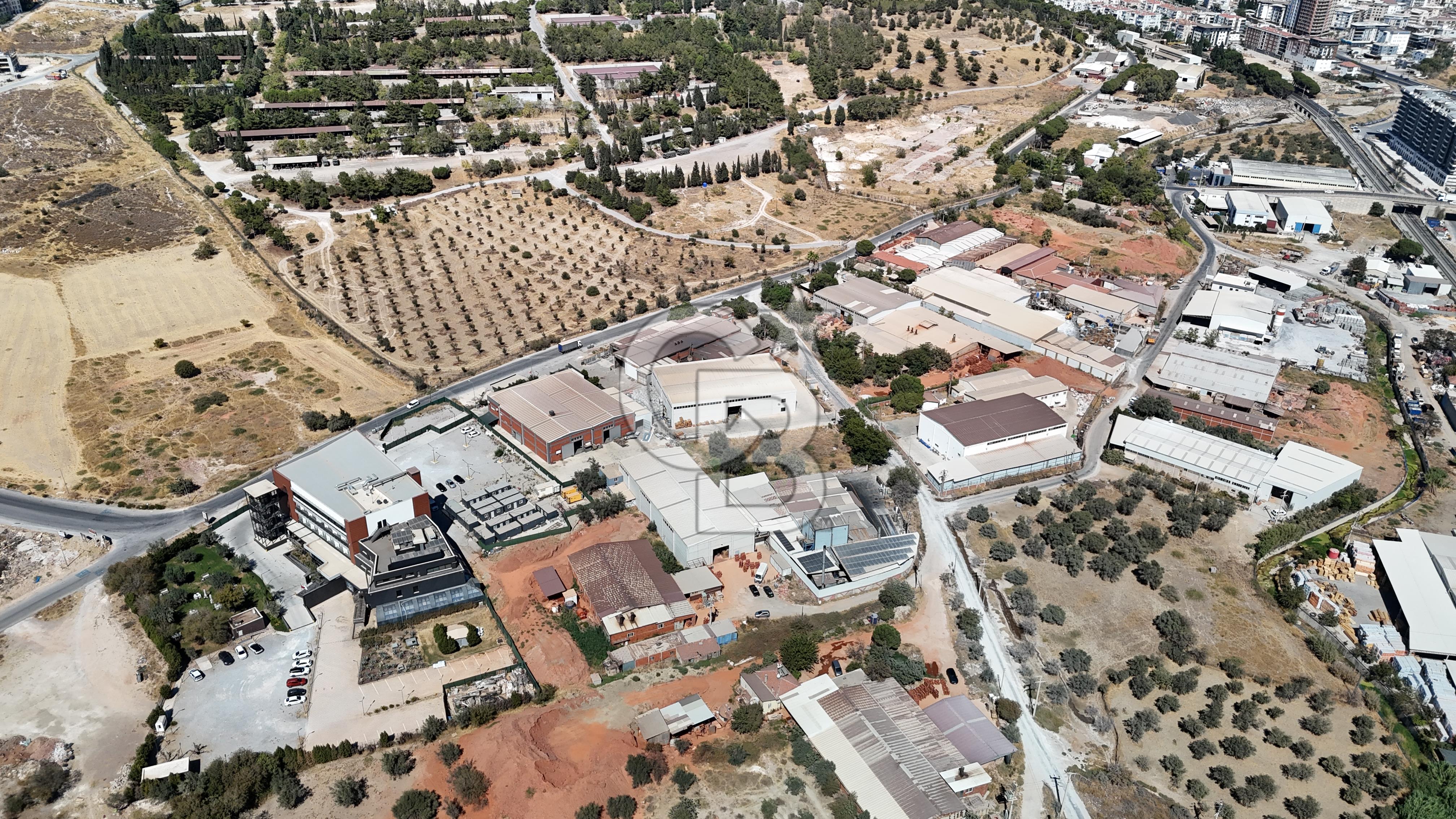  Menemen  2601 M2 İçerisinde  Satılık Fabrika