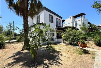 Yalıkavak'ta 430 m² Arsa Paylı, Köşe Konumlu, Özel Girişli Villa