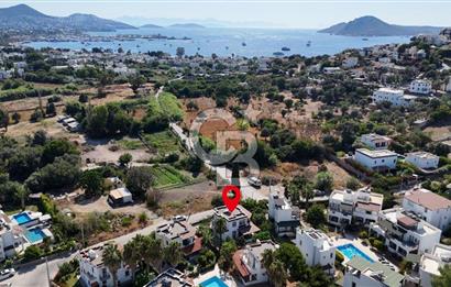 Yalıkavak'ta 430 m² Arsa Paylı, Köşe Konumlu, Özel Girişli Villa