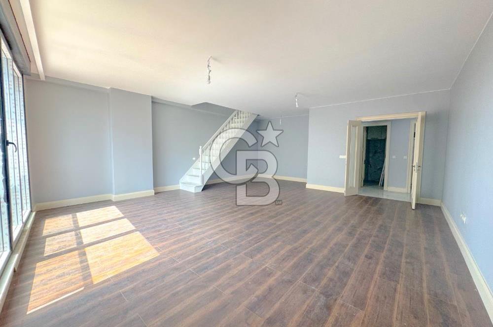 Küçükyalı da 4+2 Tripleks Satılık Daire