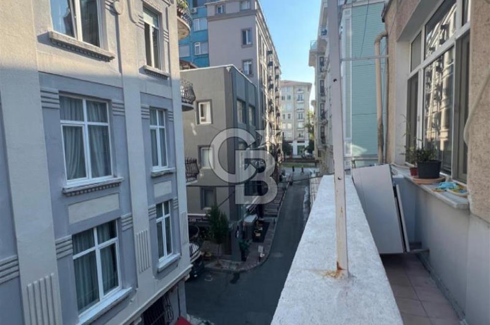 Taksim Metro'ya  300 metre mesafede SATILIK eşyalı 2+1 