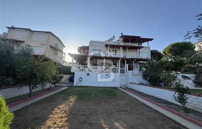 Seferihisar Tepecik Yenisu Sitesin'de  4+1 Satılık  Triplex villa  