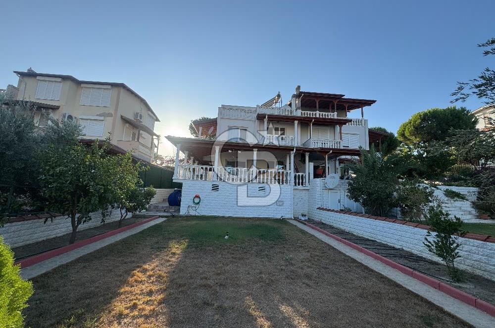 Seferihisar Tepecik Yenisu Sitesin'de  4+1 Satılık  Triplex villa  