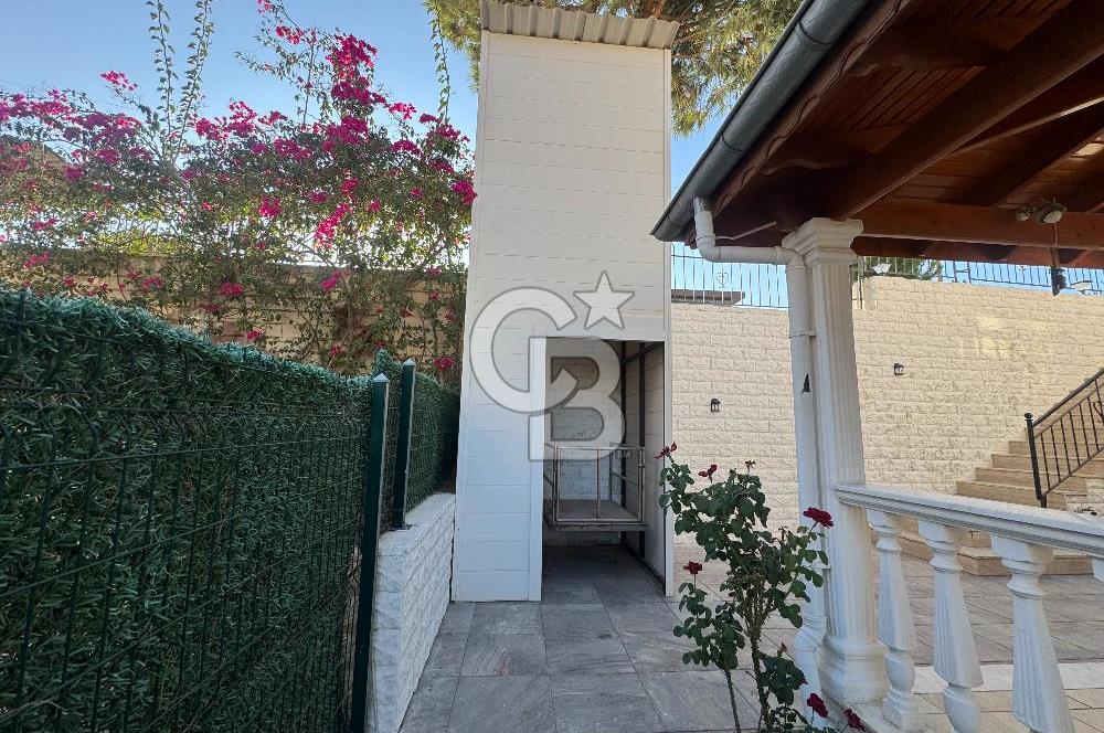 Seferihisar Tepecik Yenisu Sitesin'de  4+1 Satılık  Triplex villa  