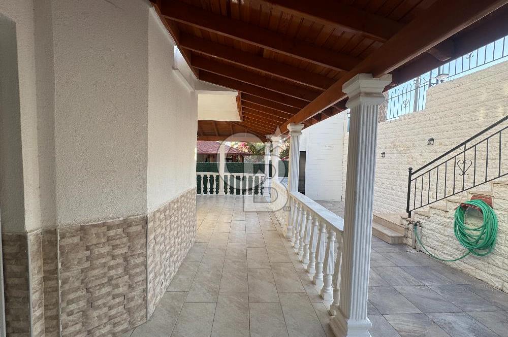 Seferihisar Tepecik Yenisu Sitesin'de  4+1 Satılık  Triplex villa  
