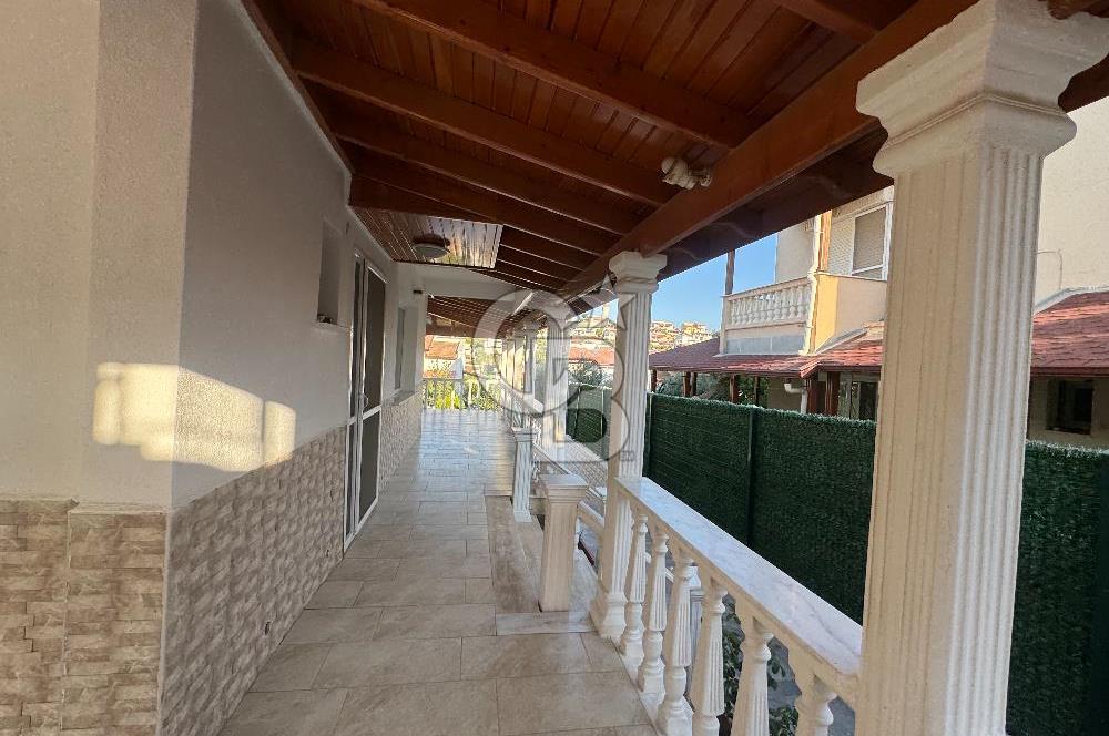 Seferihisar Tepecik Yenisu Sitesin'de  4+1 Satılık  Triplex villa  