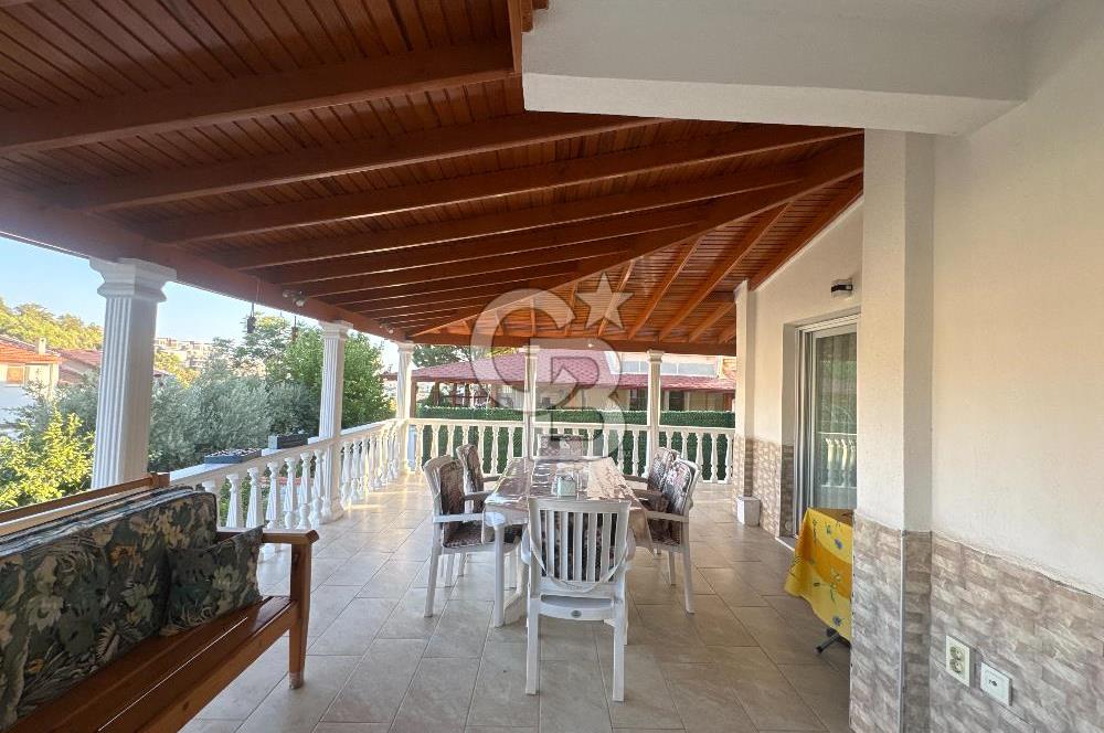 Seferihisar Tepecik Yenisu Sitesin'de  4+1 Satılık  Triplex villa  