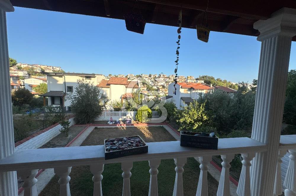 Seferihisar Tepecik Yenisu Sitesin'de  4+1 Satılık  Triplex villa  
