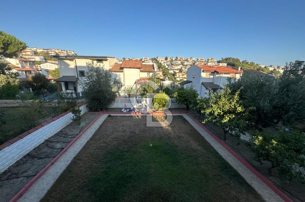 Seferihisar Tepecik Yenisu Sitesin'de  4+1 Satılık  Triplex villa  