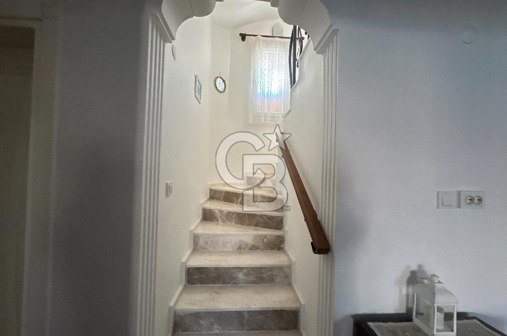 Seferihisar Tepecik Yenisu Sitesin'de  4+1 Satılık  Triplex villa  