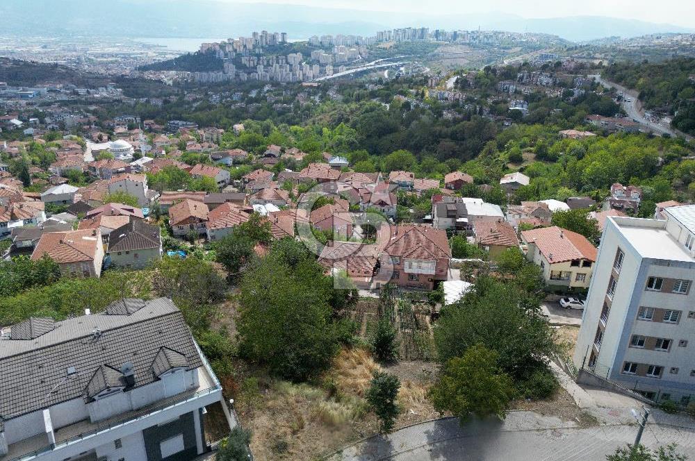 İZMİT GÜNDOĞDU'DA MANZARALI ÖNÜ AÇIK İMARLI 261M² SATILIK ARSA
