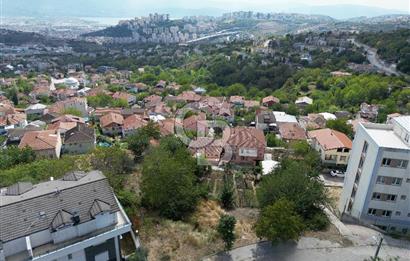 İZMİT GÜNDOĞDU'DA MANZARALI ÖNÜ AÇIK İMARLI 261M² SATILIK ARSA