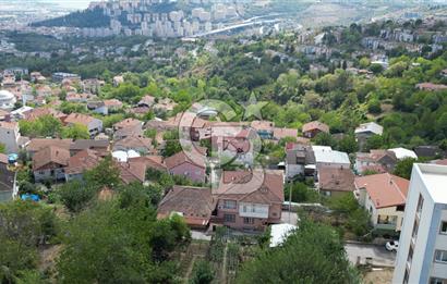 İZMİT GÜNDOĞDU'DA MANZARALI ÖNÜ AÇIK İMARLI 261M² SATILIK ARSA