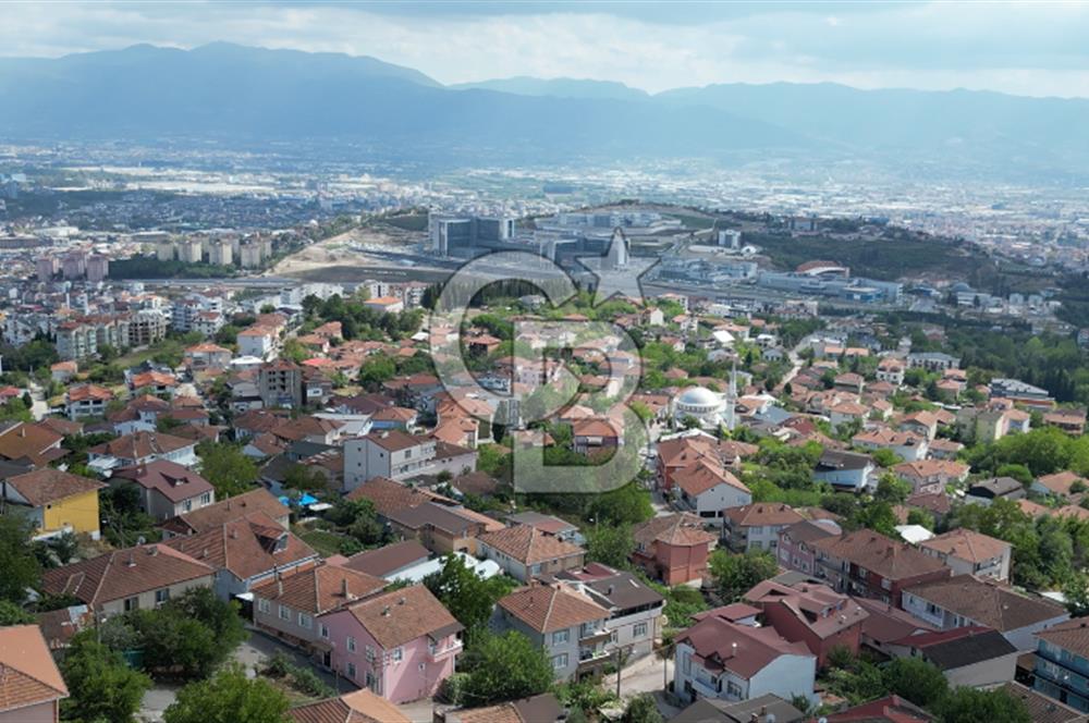 İZMİT GÜNDOĞDU'DA MANZARALI ÖNÜ AÇIK İMARLI 261M² SATILIK ARSA