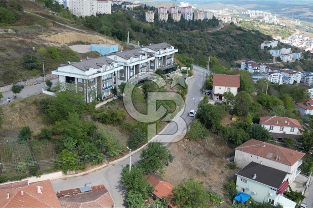 İZMİT GÜNDOĞDU'DA MANZARALI ÖNÜ AÇIK İMARLI 261M² SATILIK ARSA
