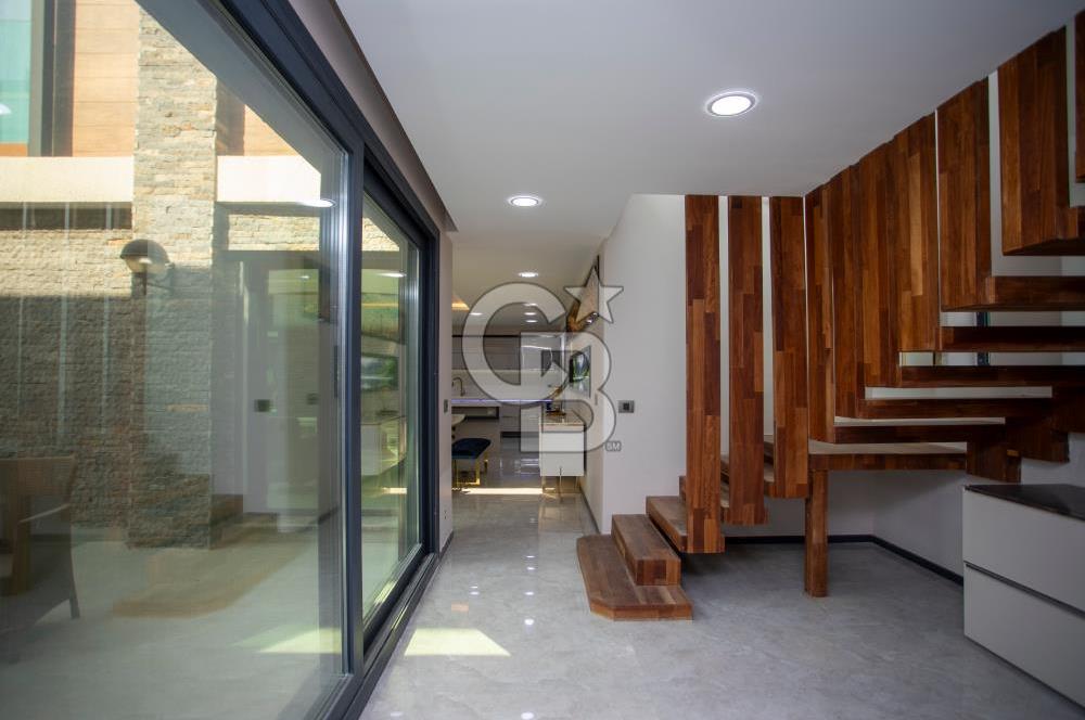 Kuşadası Türkmen'de Satılık 5+1 Havuzlu Müstakil Villa