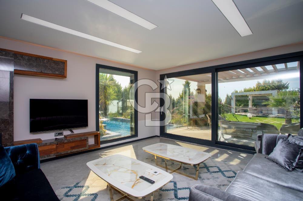 Kuşadası Türkmen'de Satılık 5+1 Havuzlu Müstakil Villa