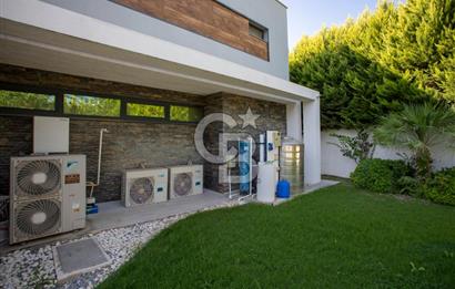 Kuşadası Türkmen'de Satılık 5+1 Havuzlu Müstakil Villa