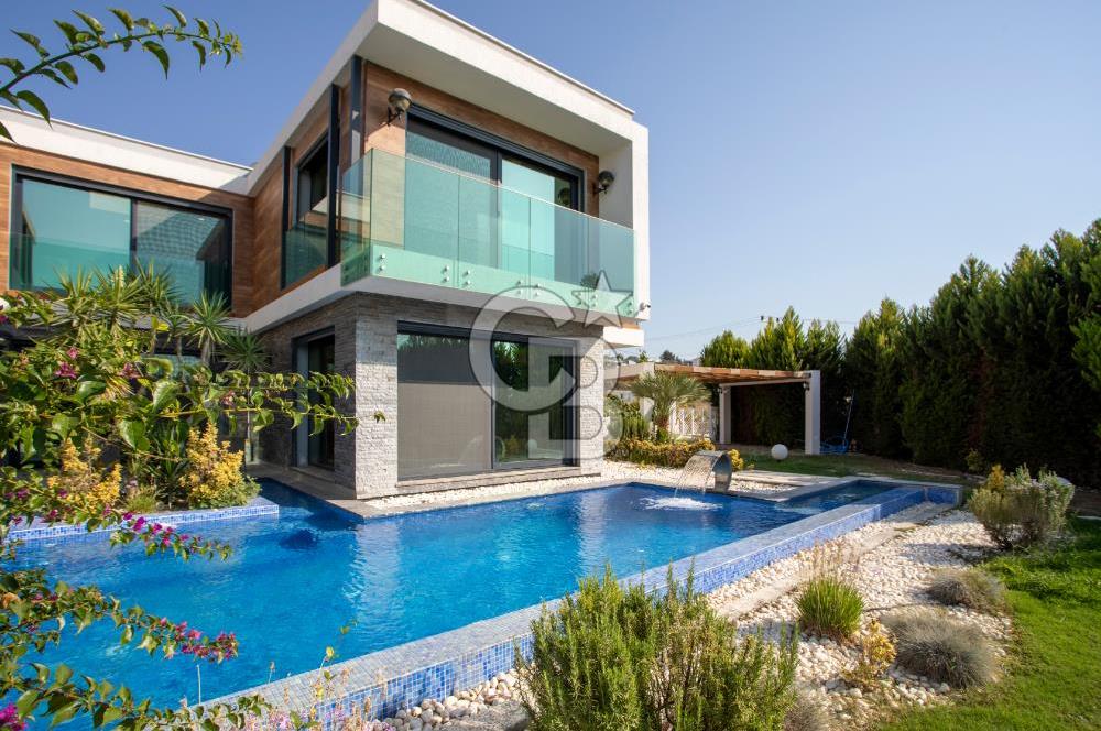 Kuşadası Türkmen'de Satılık 5+1 Havuzlu Müstakil Villa