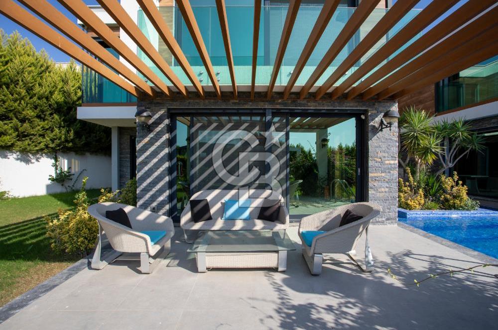 Kuşadası Türkmen'de Satılık 5+1 Havuzlu Müstakil Villa