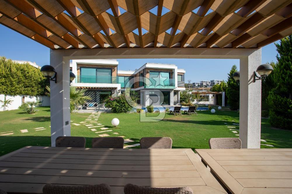 Kuşadası Türkmen'de Satılık 5+1 Havuzlu Müstakil Villa
