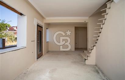 Yenifoça Gencelli'de Deniz Manzaralı Satılık 3+1 Dubleks