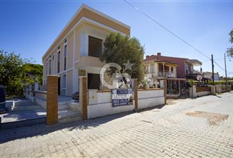 Yenifoça Gencelli'de Deniz Manzaralı Satılık 3+1 Dubleks