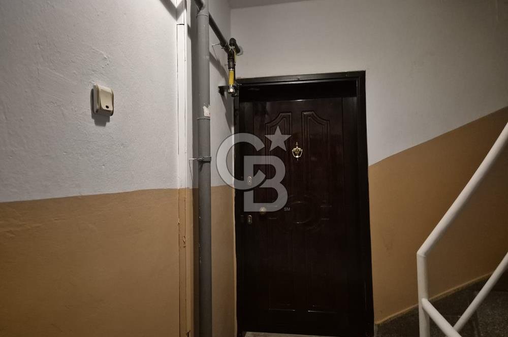 Karşıyaka  Tuna Mahallesi Ara Kat Tadilatlı 3+1 Satılık Boş Daire 