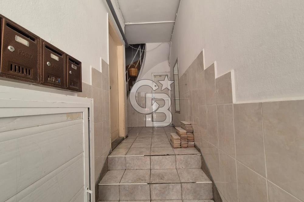 Karşıyaka  Tuna Mahallesi Ara Kat Tadilatlı 3+1 Satılık Boş Daire 