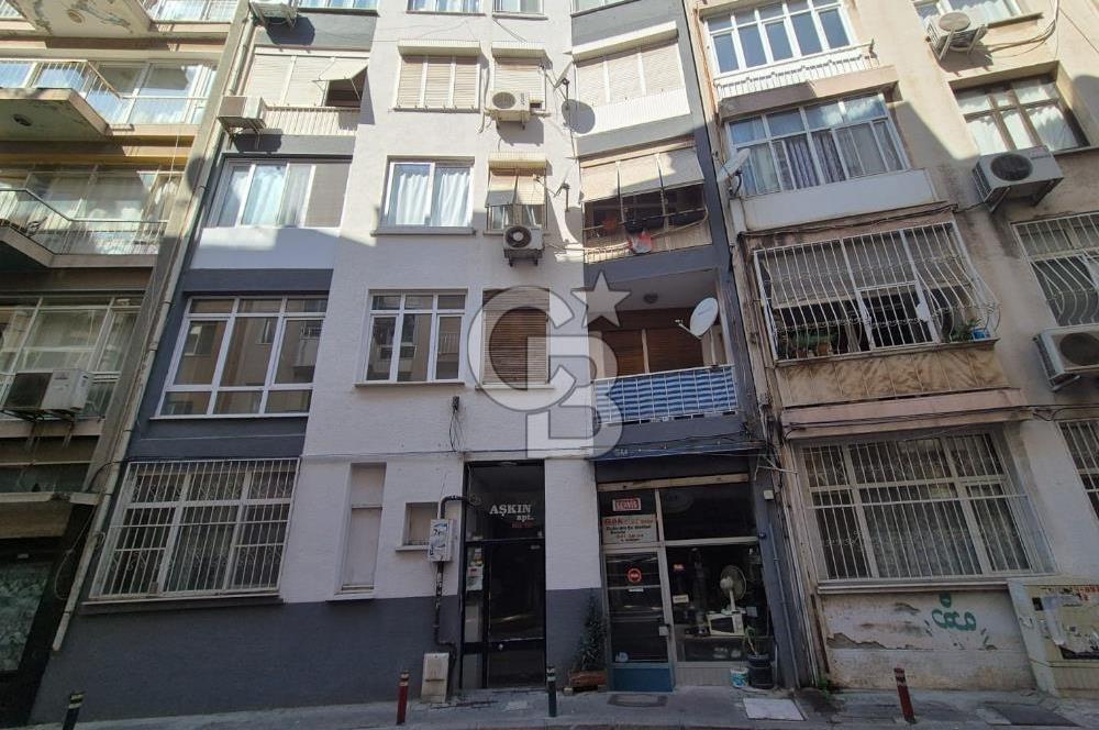 Karşıyaka  Tuna Mahallesi Ara Kat Tadilatlı 3+1 Satılık Boş Daire 