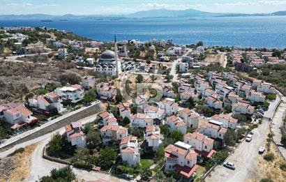 ÇANDARLI EYKO'DA SATILIK EŞYALI DÜBLEKS DENİZ MANZARALI VİLLA