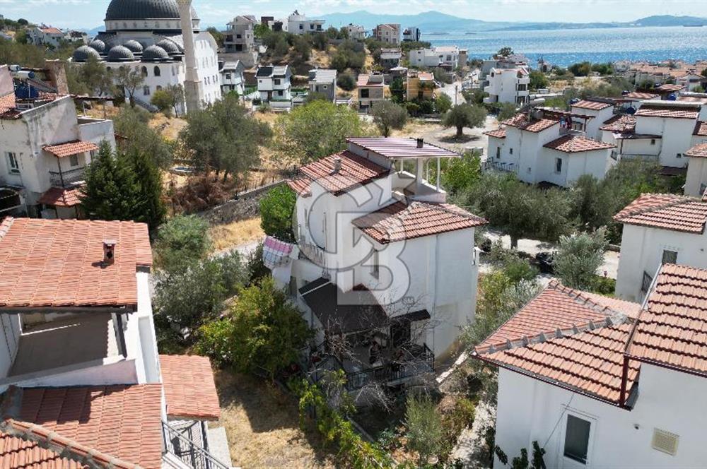 ÇANDARLI EYKO'DA SATILIK EŞYALI DÜBLEKS DENİZ MANZARALI VİLLA