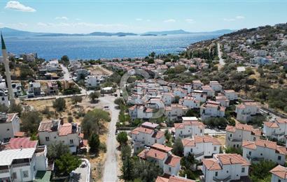 ÇANDARLI EYKO'DA SATILIK EŞYALI DÜBLEKS DENİZ MANZARALI VİLLA