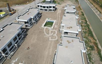 Ayvalık Altınovada Havuzlu Site İçersinde 2+1 Satılık Villa