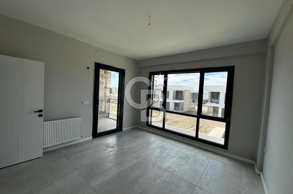 Ayvalık Altınovada Havuzlu Site İçersinde 2+1 Satılık Villa
