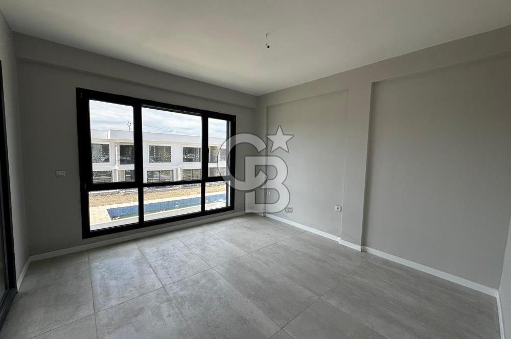 Ayvalık Altınovada Havuzlu Site İçersinde 2+1 Satılık Villa