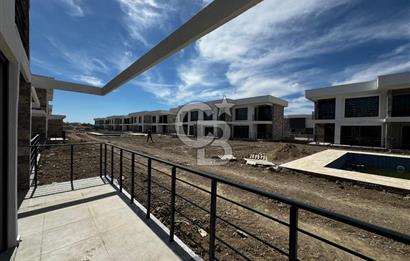 Ayvalık Altınovada Havuzlu Site İçersinde 2+1 Satılık Villa