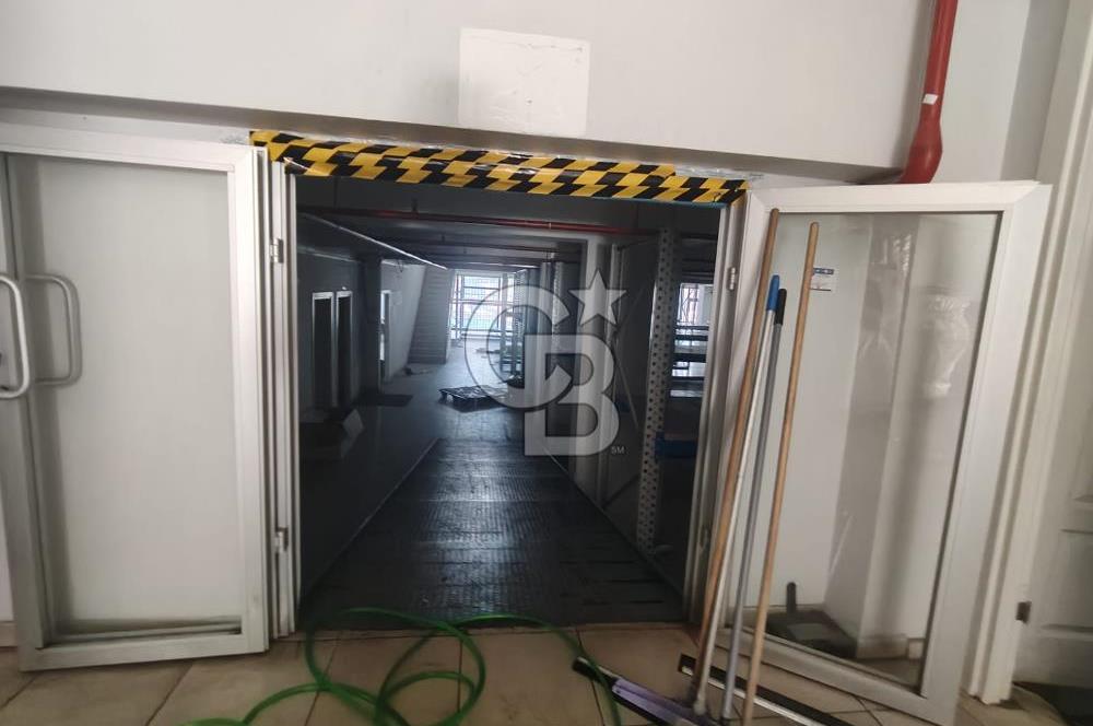 CB BLACK'TAN HACİVAT METRO İSTASYONU KARŞISI KİRALIK DÜKKAN
