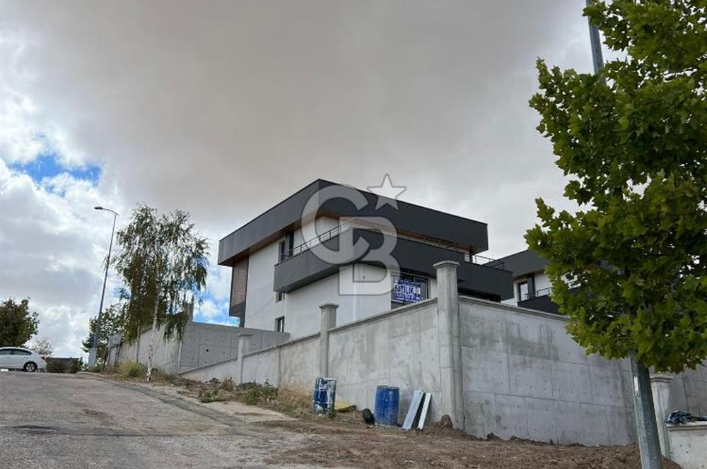 YURTÇU'DA OTURUMA HAZIR,GENİŞ BAHÇELİ,MANZARALI,SIFIR,6+2 VİLLA