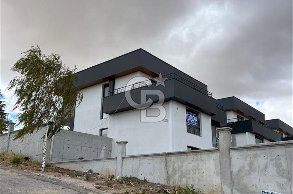 YURTÇU'DA OTURUMA HAZIR,GENİŞ BAHÇELİ,MANZARALI,SIFIR,6+2 VİLLA