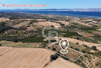 LAPSEKİ ÇARDAK’TA TARIMA ELVERİŞLİ, KÖPRÜ MANZARALI 5.800 m² ARAZİ