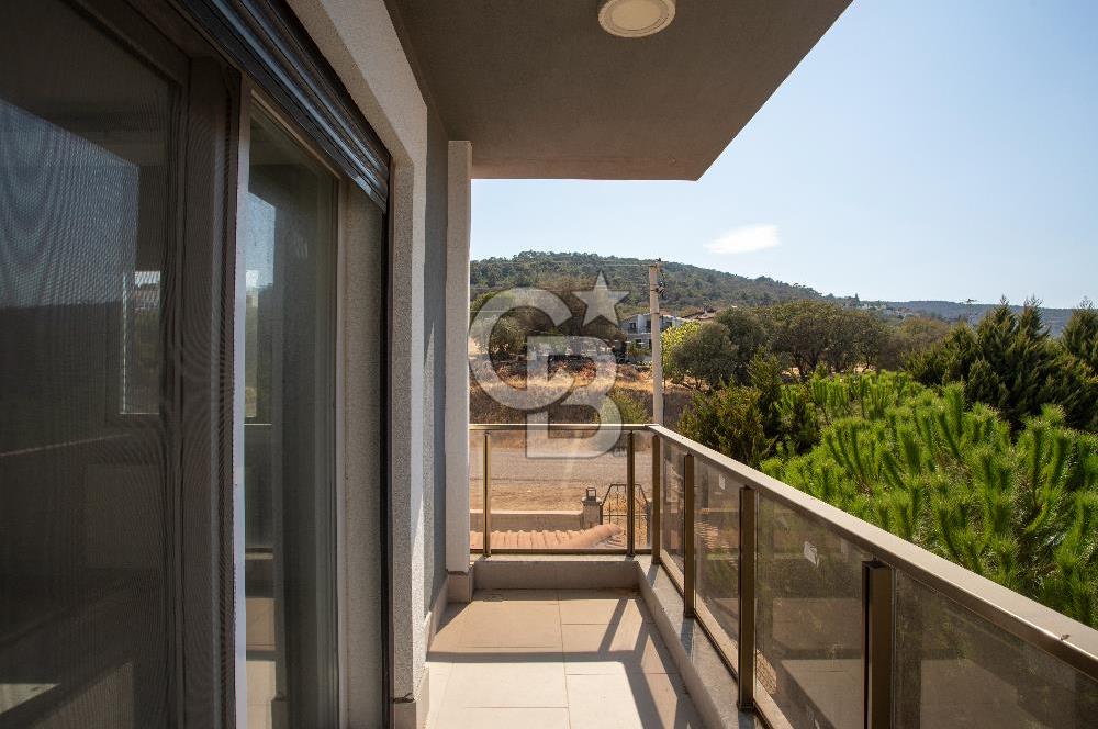 Yeni Foça Cumhuriyet Mh.3+1 Deniz Manzaralı Satılık Villa