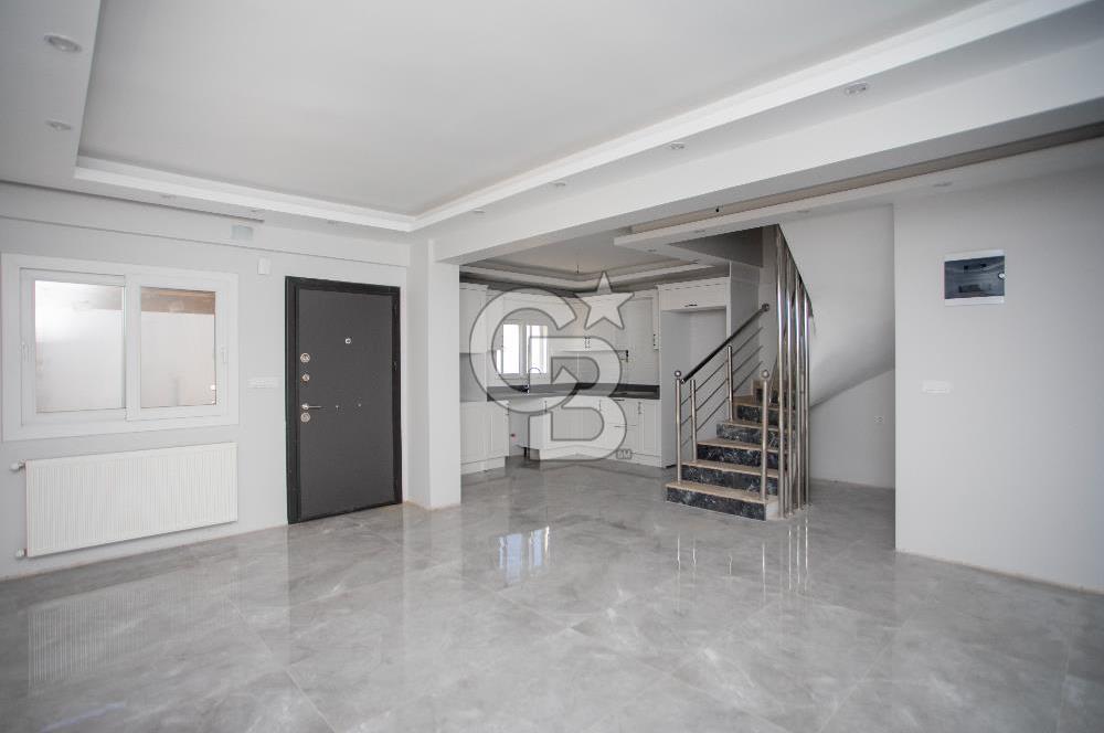 Yeni Foça Cumhuriyet Mh.3+1 Deniz Manzaralı Satılık Villa