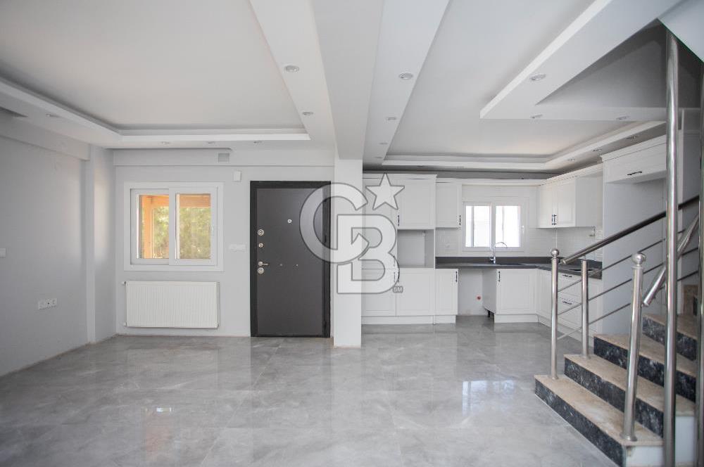 Yeni Foça Cumhuriyet Mh.3+1 Deniz Manzaralı Satılık Villa