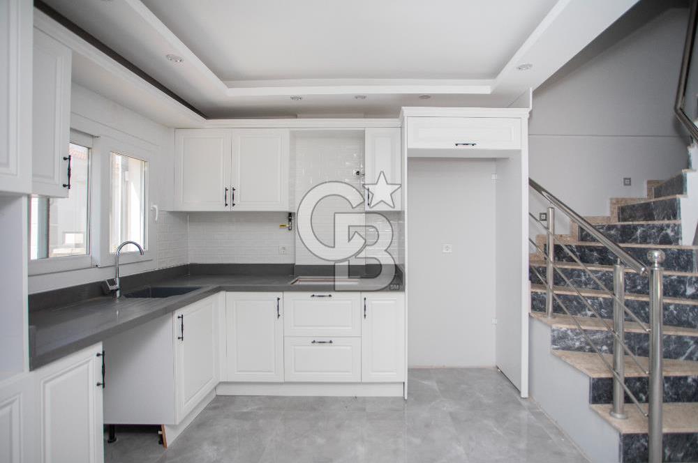 Yeni Foça Cumhuriyet Mh.3+1 Deniz Manzaralı Satılık Villa