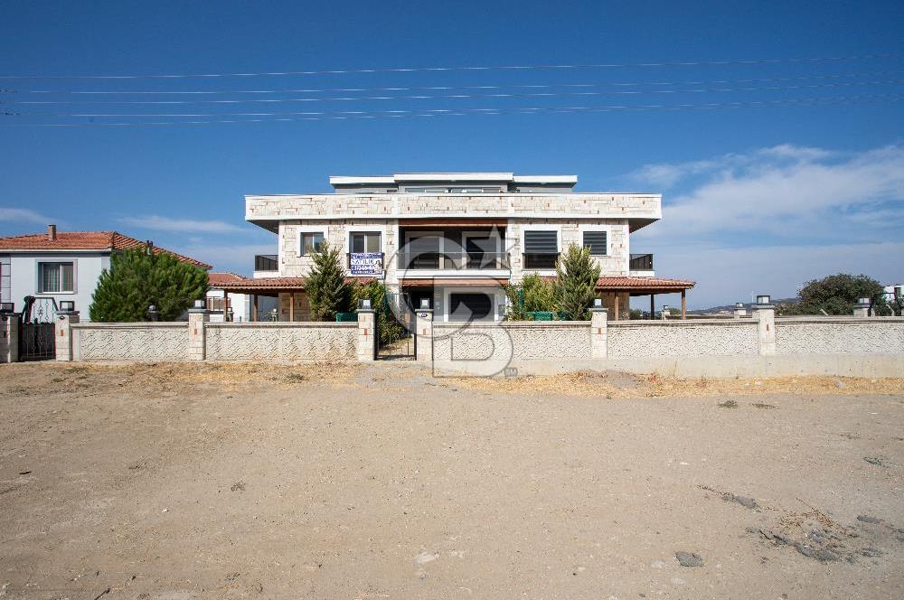 Yeni Foça Cumhuriyet Mh.3+1 Deniz Manzaralı Satılık Villa